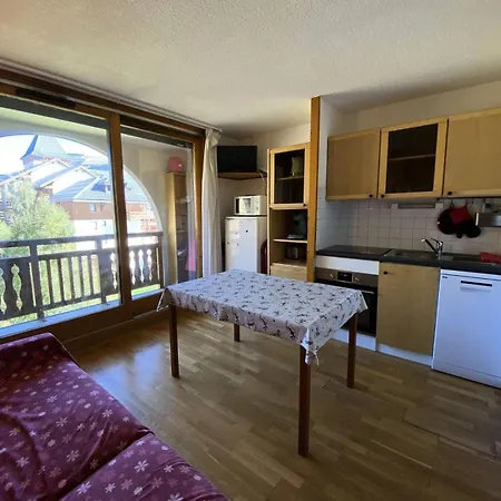 Soleil - T2 Skis Aux Pieds Avec Vue Sur Les Montagnes Et Place De Parking Privee Couverte Mae-5401 Appartement Vénosc